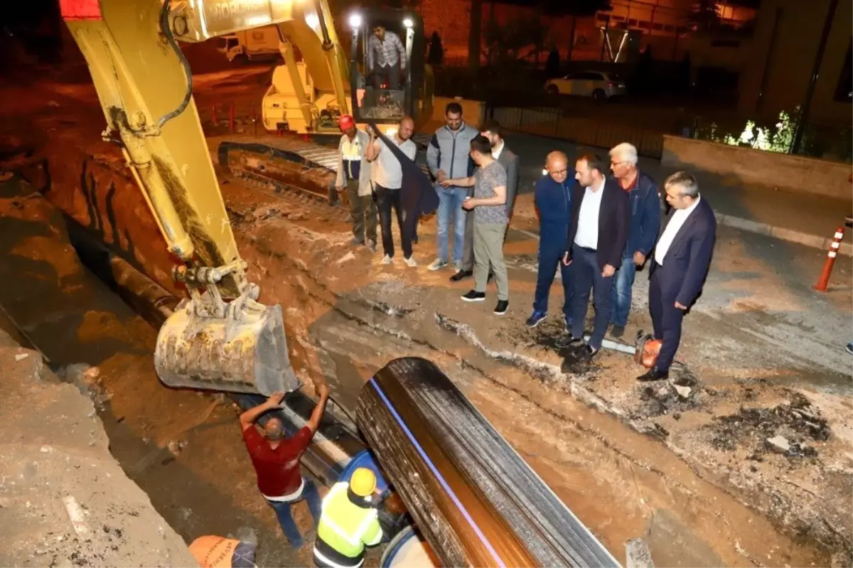 Belediye Başkanı Arı ve belediye ekipleri gece mesaisinde