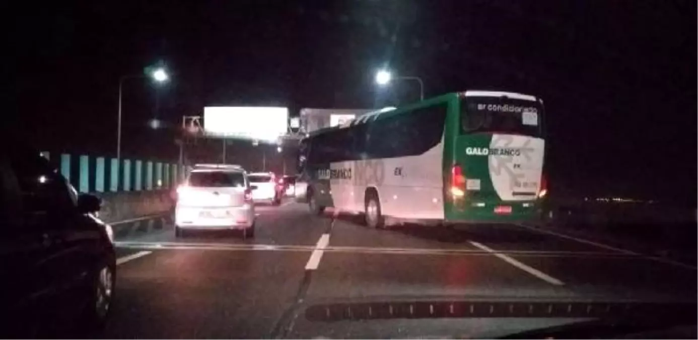 Brezilya'da silahlı bir kişi, otobüsteki 32 yolcuyu rehin aldı