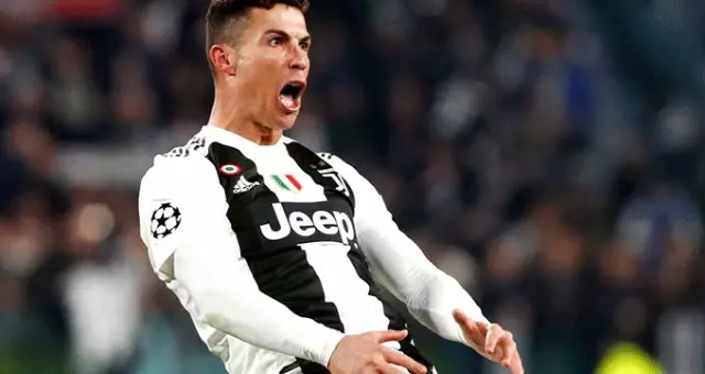 Diego Forlan, Cristiano Ronaldo ile David Beckham'ı kıyasladı Diego Forlan, Cristiano Ronaldo ile David Beckham'ı kıyasladı