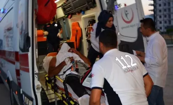 Husumetli aileler düğün salonunda kavga etti: 9 yaralı Husumetli aileler düğün salonunda kavga etti: 9 yaralı
