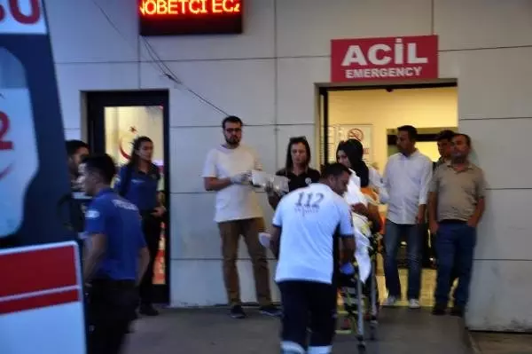 Husumetli aileler düğün salonunda kavga etti: 9 yaralı Husumetli aileler düğün salonunda kavga etti: 9 yaralı