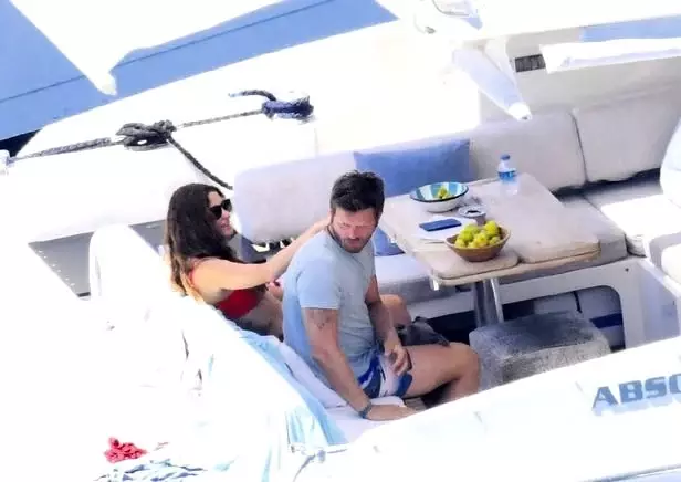 Kıvanç Tatlıtuğ ve Başak Dizer, lüks teknelerinde tatil yapıyor Kıvanç Tatlıtuğ ve Başak Dizer, lüks teknelerinde tatil yapıyor
