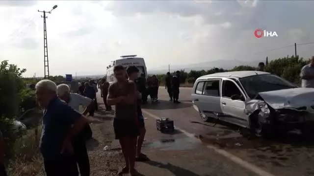 Kozan'da iki araç kafa kafaya çarpıştı: 1 ölü 3 yaralı Kozan'da iki araç kafa kafaya çarpıştı: 1 ölü 3 yaralı
