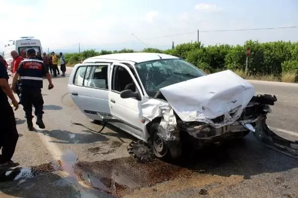 Kozan'da trafik kazası: 1 ölü, 3 yaralı Kozan'da trafik kazası: 1 ölü, 3 yaralı
