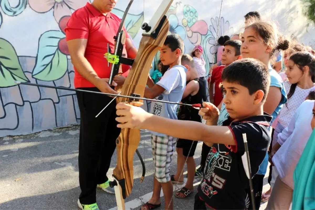 Manisa'da okul bahçeleri spor panayırına döndü
