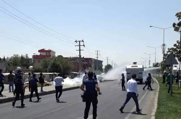 Mardin'de HDP'lilerin protesto girişimine polis engeli