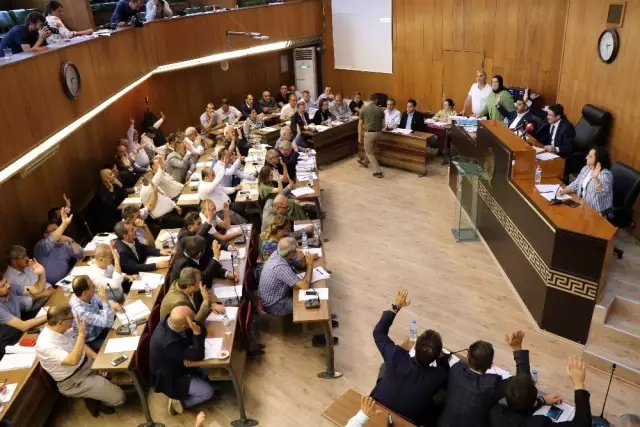 Mezar yerlerine zam komisyondan geçti