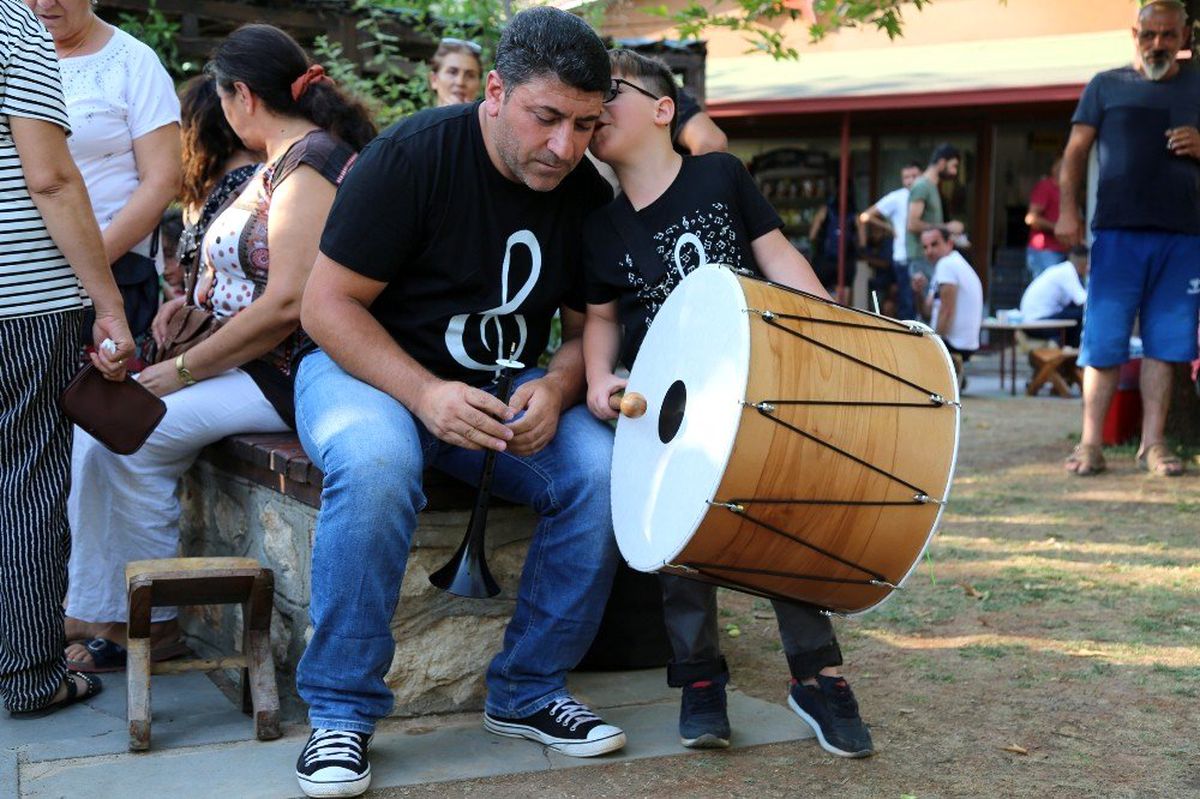 Minik Ali'den davul şov