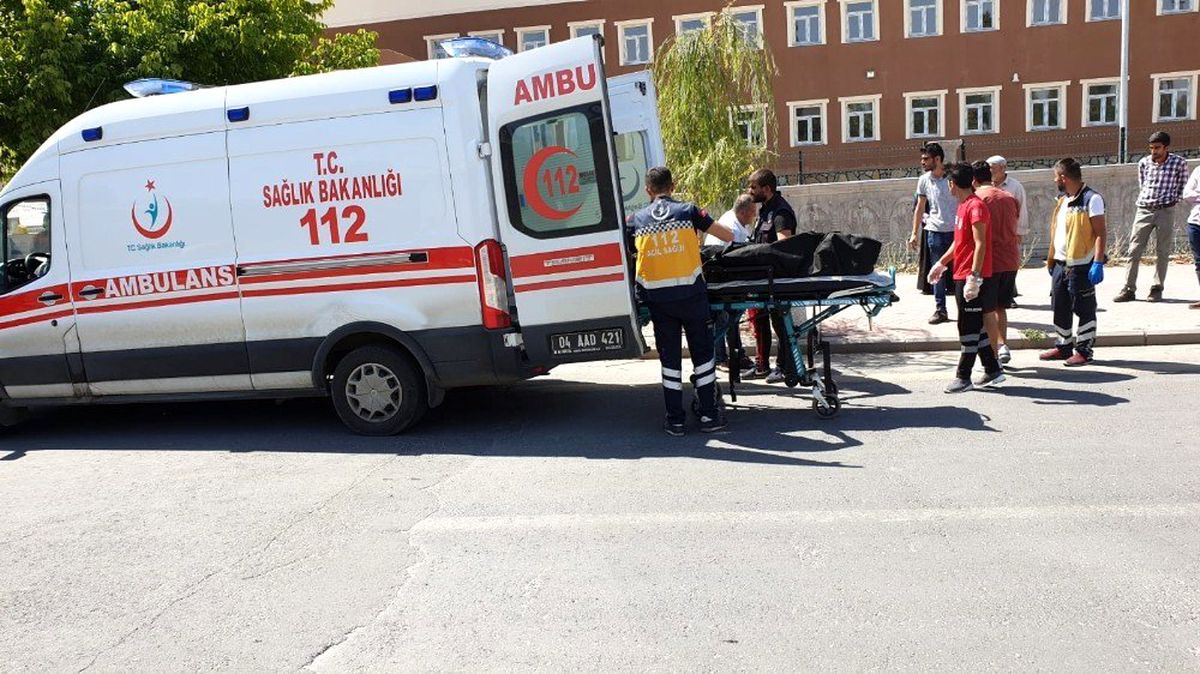Patnos'ta bir kadın sokak ortasında vuruldu