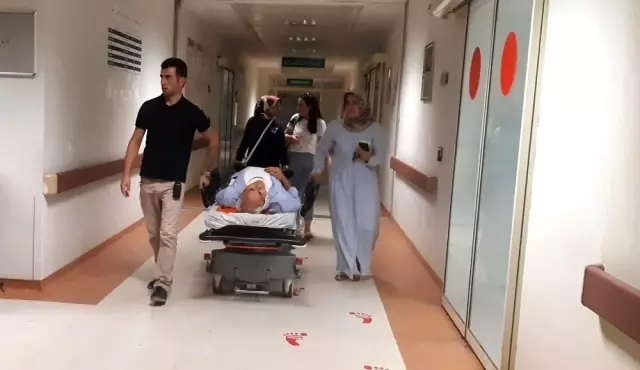Siirt'te otomobil kamyonetle çarpıştı: 2 yaralı Siirt'te otomobil kamyonetle çarpıştı: 2 yaralı