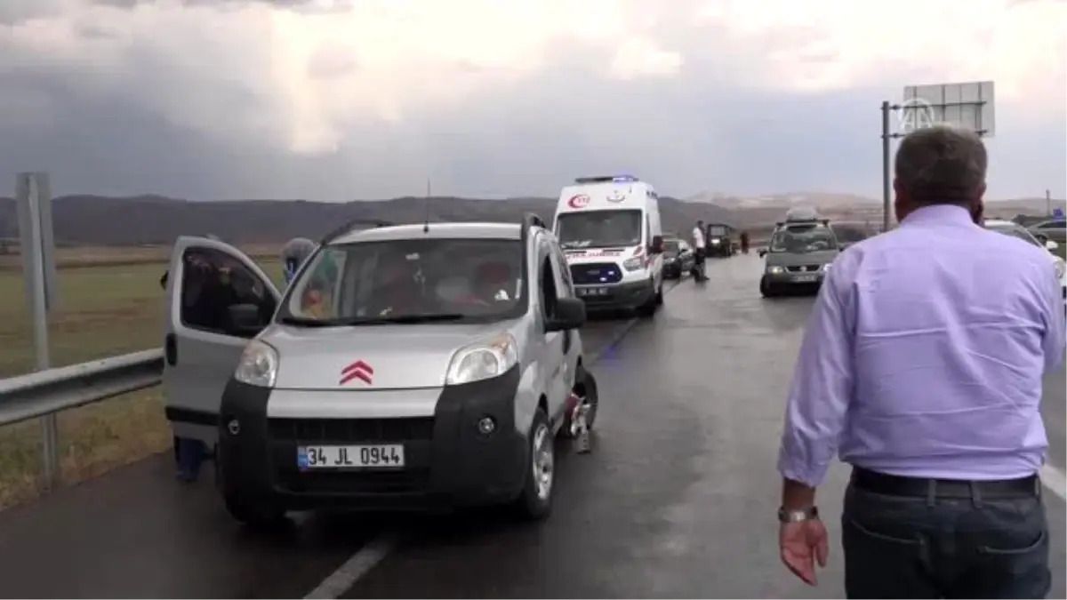 Sivas'ta trafik kazası: 4'ü çocuk 5 yaralı