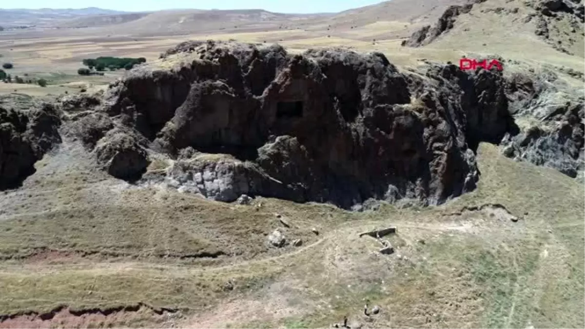 SİVAS Tarihin yamacındaki köy Akçakale