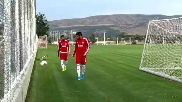 Sivasspor'da Çaykur Rizespor mesaisi başladı Sivasspor'da Çaykur Rizespor mesaisi başladı