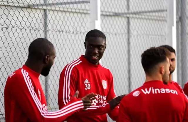 Sivasspor'da Çaykur Rizespor mesaisi başladı Sivasspor'da Çaykur Rizespor mesaisi başladı