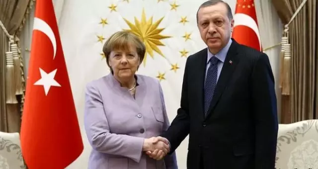 Cumhurbaşkanı Erdoğan, Angela Merkel ile telefonda görüştü Cumhurbaşkanı Erdoğan, Angela Merkel ile telefonda görüştü
