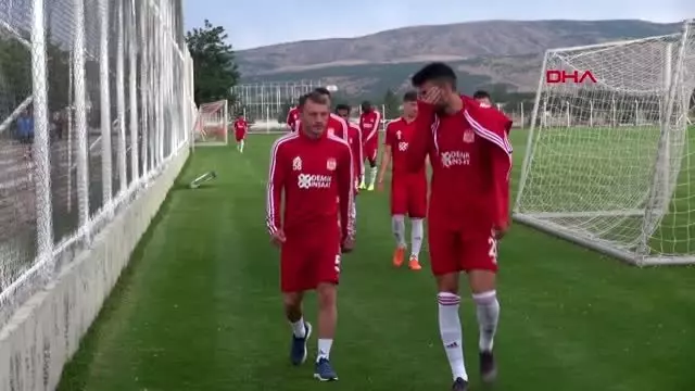 SPOR Rıza Çalımbay Çaykur Rizespor maçına odaklandık SPOR Rıza Çalımbay Çaykur Rizespor maçına odaklandık