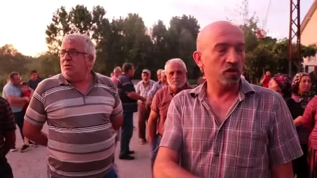 Tır sürücülerine kızıp yolu kapattılar