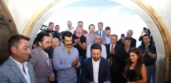 Murat Ünalmış: Ünlü Sanatçı Murat Ünalmış'ın işletmesinin açılışını Belediye Başkanı yaptı Murat Ünalmış: Ünlü Sanatçı Murat Ünalmış'ın işletmesinin açılışını Belediye Başkanı yaptı