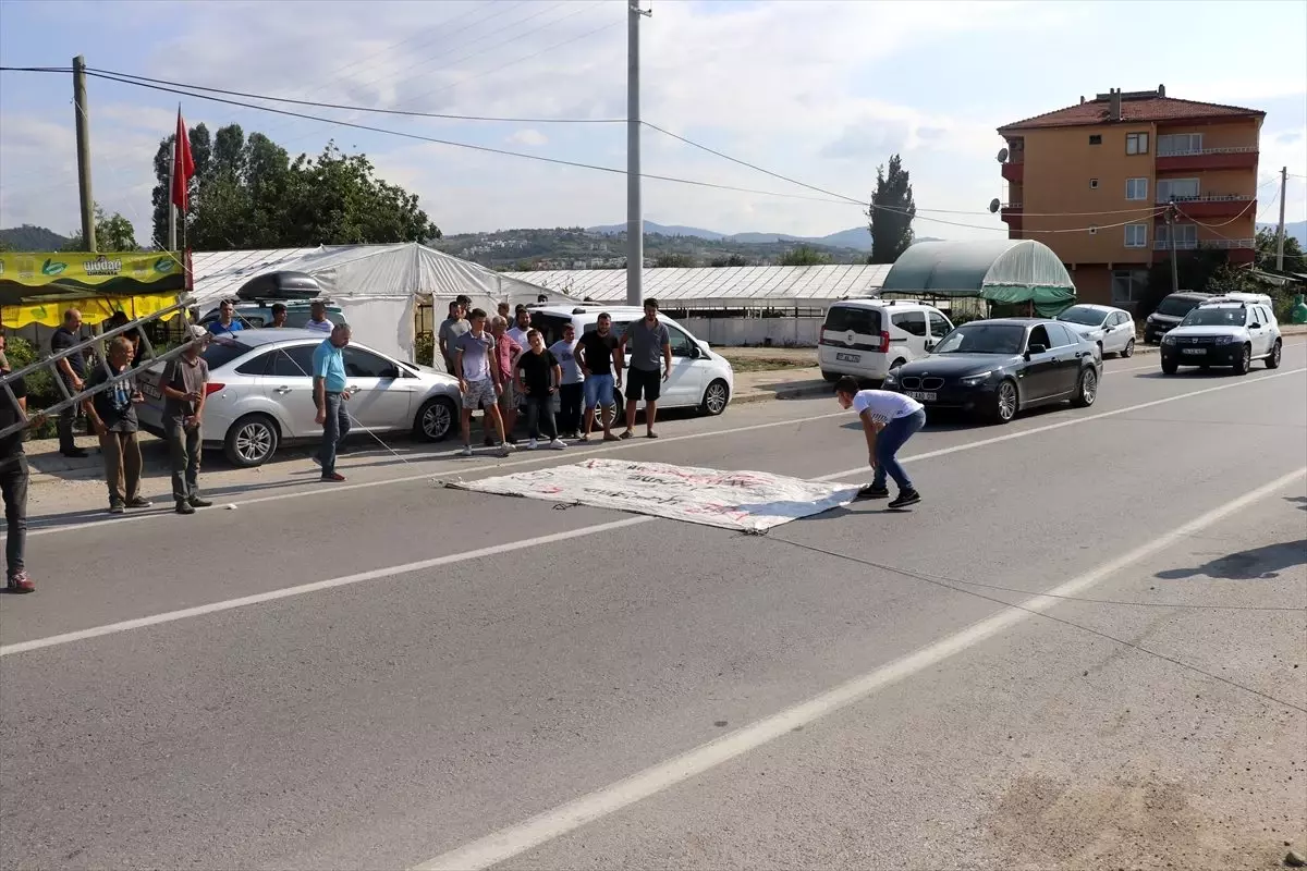 Yalova'da kazalar nedeniyle yol kapatma eylemi