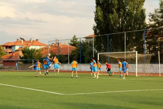 Yerköyspor ile Tomarza Belediyespor hazırlık maçında karşı karşıya geldi Yerköyspor ile Tomarza Belediyespor hazırlık maçında karşı karşıya geldi
