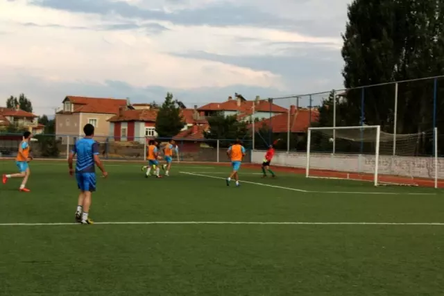 Yerköyspor ile Tomarza Belediyespor hazırlık maçında karşı karşıya geldi Yerköyspor ile Tomarza Belediyespor hazırlık maçında karşı karşıya geldi