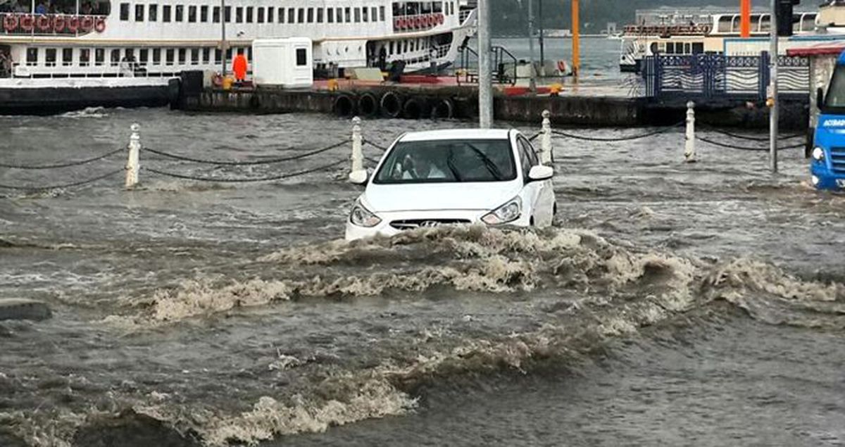 AKOM'dan İstanbul'da beklenen sağanak yağış için hazırız mesajı