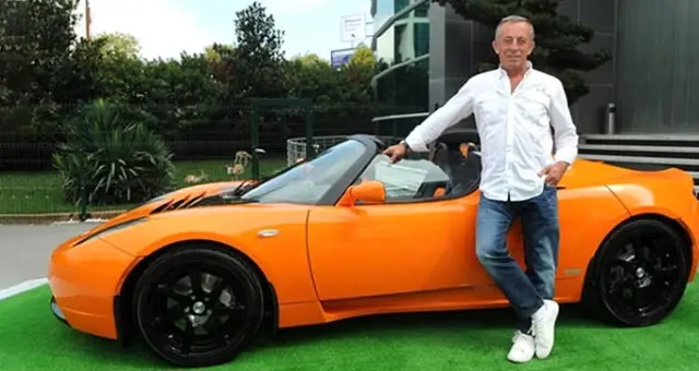 Ali Ağaoğlu, milyonluk lüks araçlarını satışa çıkardı Ali Ağaoğlu, milyonluk lüks araçlarını satışa çıkardı