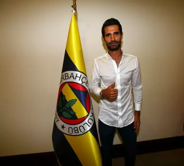 Alper Potuk yeni sözleşmesini imzaladı Alper Potuk yeni sözleşmesini imzaladı