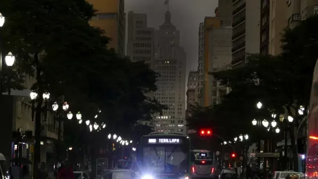 Amazon ormanlarındaki yangınlar Sao Paulo'yı karanlığa gömdü Amazon ormanlarındaki yangınlar Sao Paulo'yı karanlığa gömdü