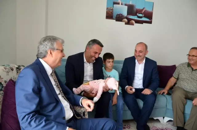 Başkanlardan 'Hoş Geldin Bebek' ziyaretleri Başkanlardan 'Hoş Geldin Bebek' ziyaretleri