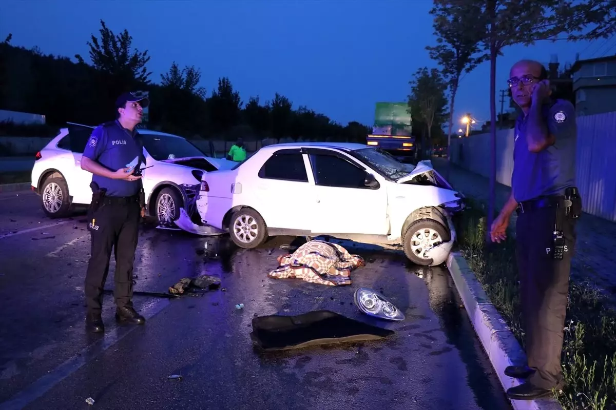Bursa'da otomobil ile cip çarpıştı: 1 ölü