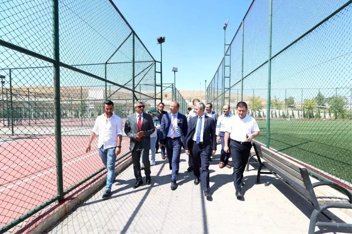 Durmuş, Şahinbey'in tesislerini gezdi