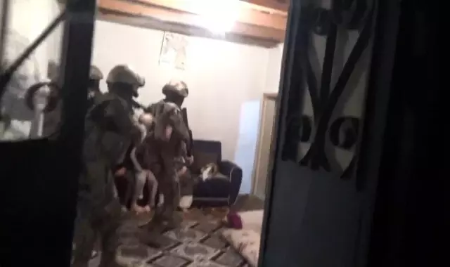 Erzurum'da terör operasyonu: 14 şüpheli gözaltına alındı Erzurum'da terör operasyonu: 14 şüpheli gözaltına alındı