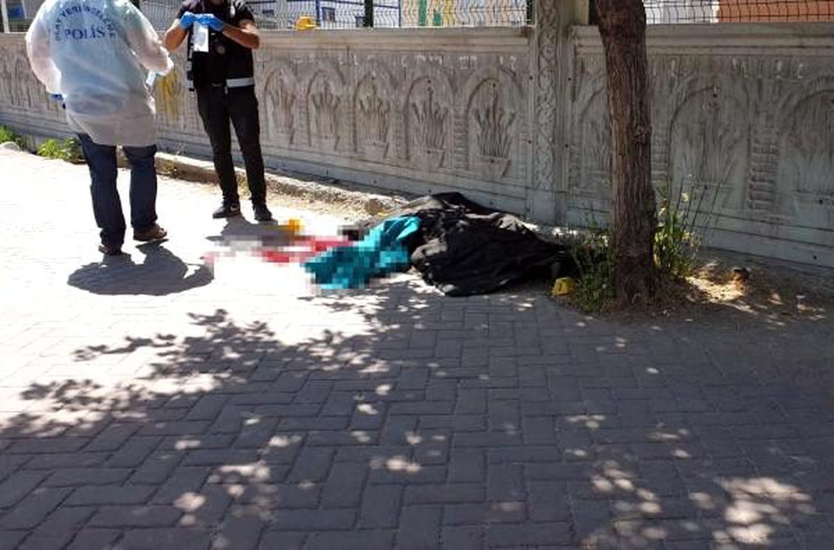 Eşini 'boşanalım' bahanesi ile çağırıp öldürmüş