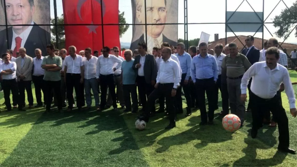 Etili Köyüne 400 öğrencinin faydalanabileceği halı saha kazandırıldı