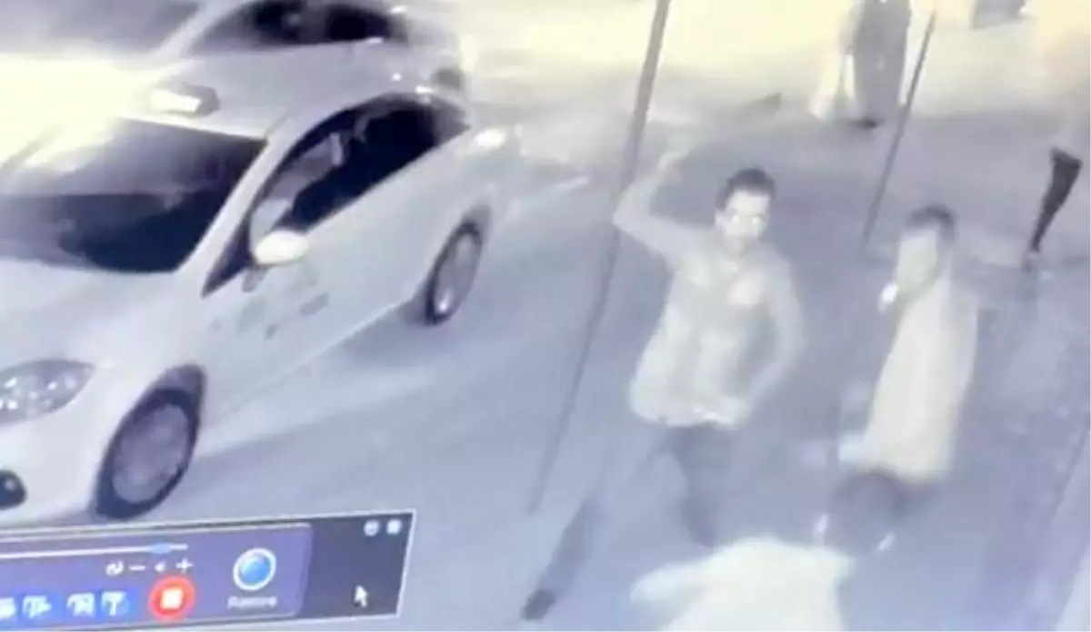 Husumetli iki kişi sokakta karşılaşınca bıçaklı kavga çıktı: 1 yaralı