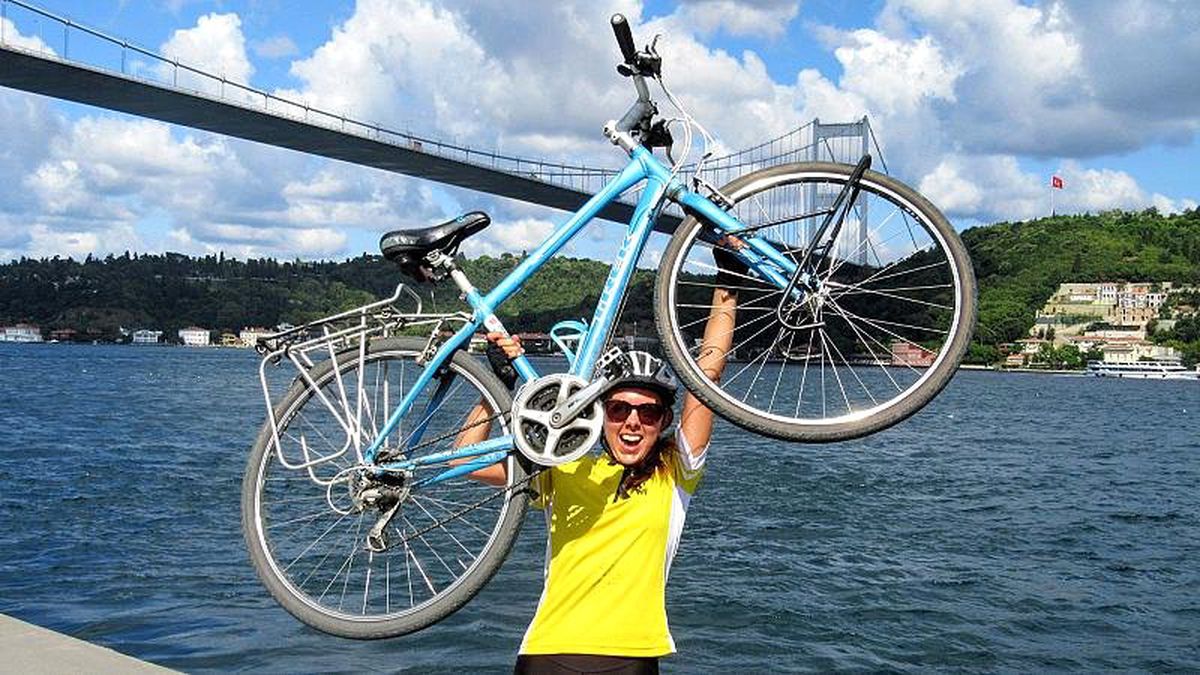 İngiliz kadın bisikletle 89 günde 4500 km pedal çevirerek Londra'dan İstanbul'a ulaştı