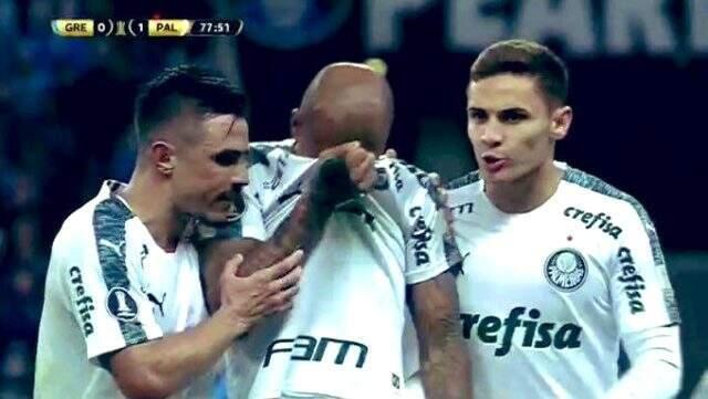 Melo gözyaşlarını tutamadı