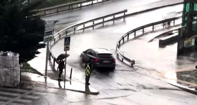 Şiddetli gök gürültüsü ve şimşek büyük paniğe yol açtı!
