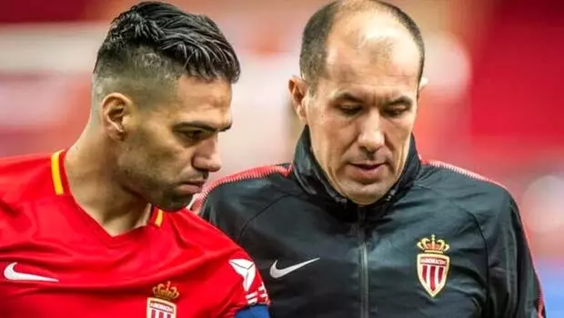 Son Dakika: Slimani geldi ama Falcao da Monaco'da kalabilir! 4-4-2 detayı... Son Dakika: Slimani geldi ama Falcao da Monaco'da kalabilir! 4-4-2 detayı...