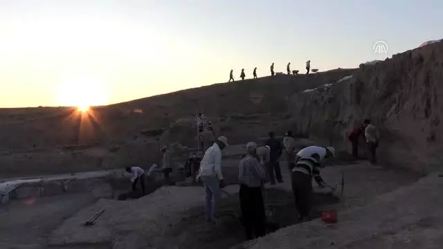 Suriye sınırındaki Oylum Höyük'te kazılar yeniden başladı - KİLİS Suriye sınırındaki Oylum Höyük'te kazılar yeniden başladı - KİLİS
