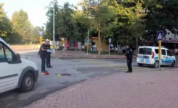 Yol vermediği yayayı kalbinden bıçaklayarak öldürdü