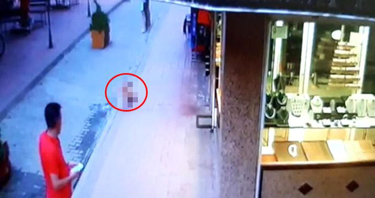 2,5 yaşındaki Suriyeli çocuğun 4. kattan düşme anı güvenlik kamerasında