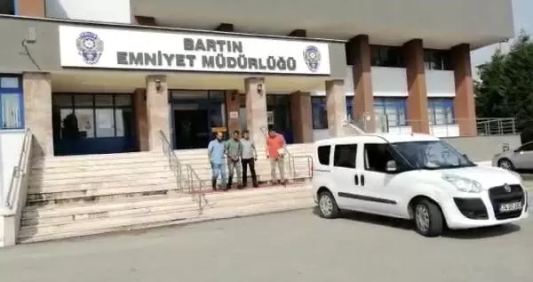 8 yaşındaki çocuğun çığlıklarını duyan kalabalık, sapığı kameraya kaydetti 8 yaşındaki çocuğun çığlıklarını duyan kalabalık, sapığı kameraya kaydetti