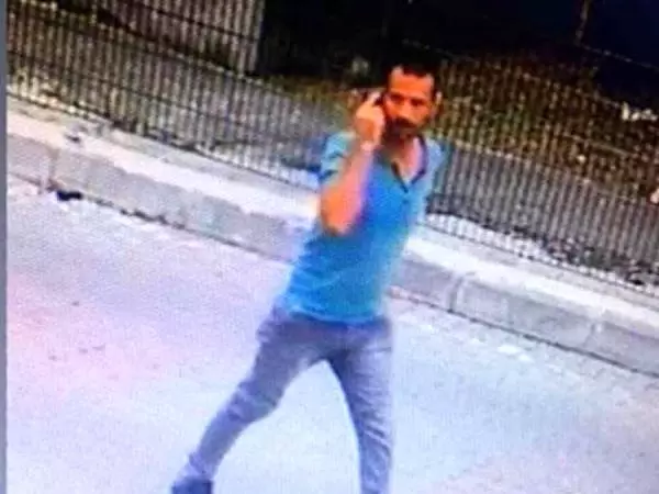 8 yaşındaki çocuğun çığlıklarını duyan kalabalık, sapığı kameraya kaydetti 8 yaşındaki çocuğun çığlıklarını duyan kalabalık, sapığı kameraya kaydetti
