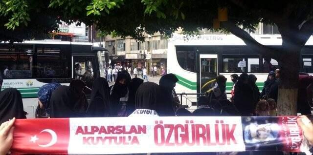 Adana adliyesi önünde gergin Alparslan Kuytul bekleyişi