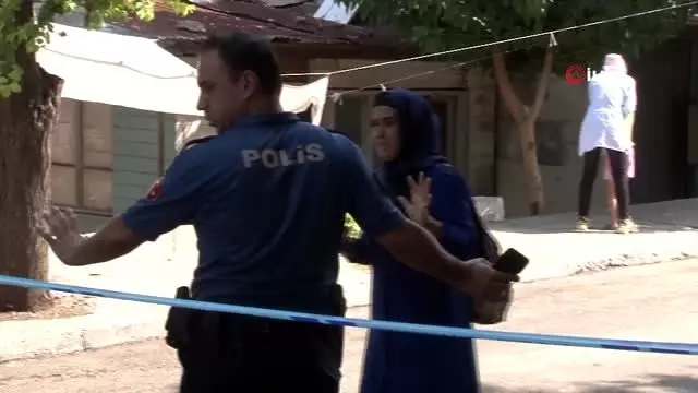Adana'da 3 kişi tabancayla öldürüldü.