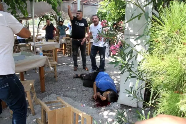 Eski astsubay, mobilet üzerindeki adam ile kahvehanedeki 2 kişiyi öldürdü Eski astsubay, mobilet üzerindeki adam ile kahvehanedeki 2 kişiyi öldürdü