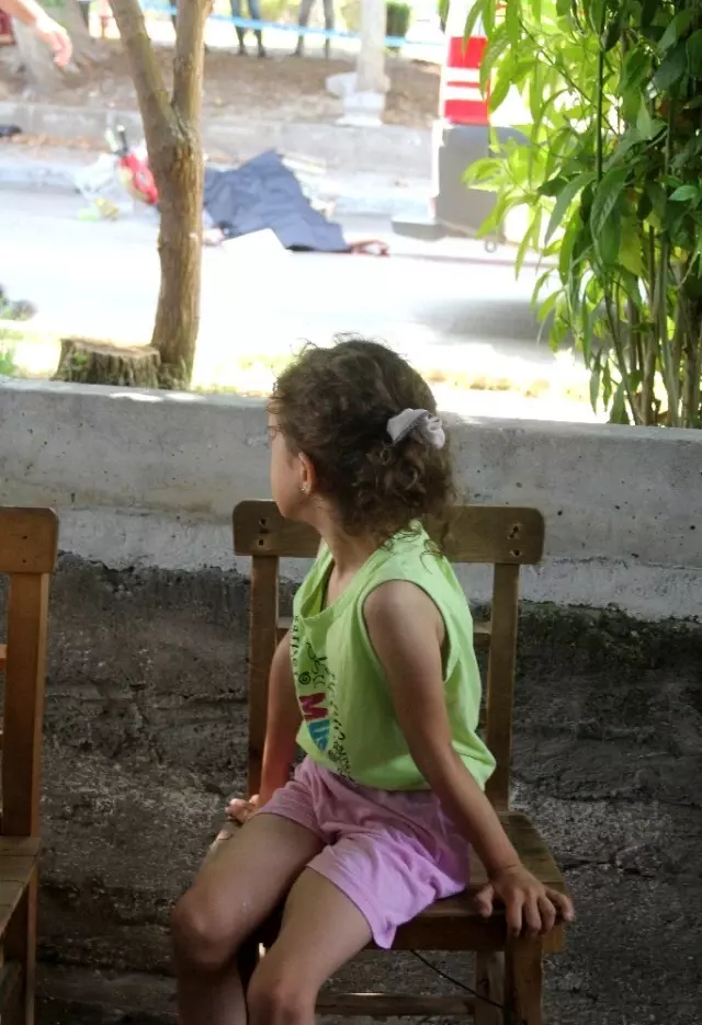 Eski astsubay, mobilet üzerindeki adam ile kahvehanedeki 2 kişiyi öldürdü Eski astsubay, mobilet üzerindeki adam ile kahvehanedeki 2 kişiyi öldürdü