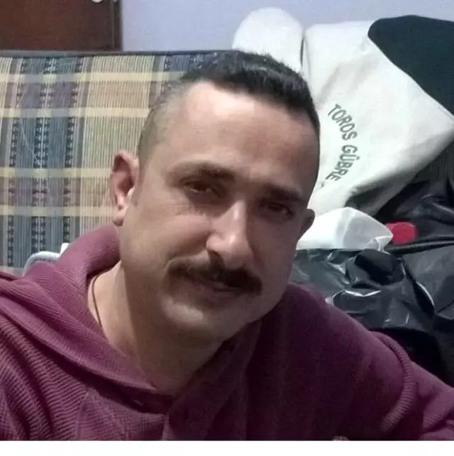 Eski astsubay, mobilet üzerindeki adam ile kahvehanedeki 2 kişiyi öldürdü Eski astsubay, mobilet üzerindeki adam ile kahvehanedeki 2 kişiyi öldürdü